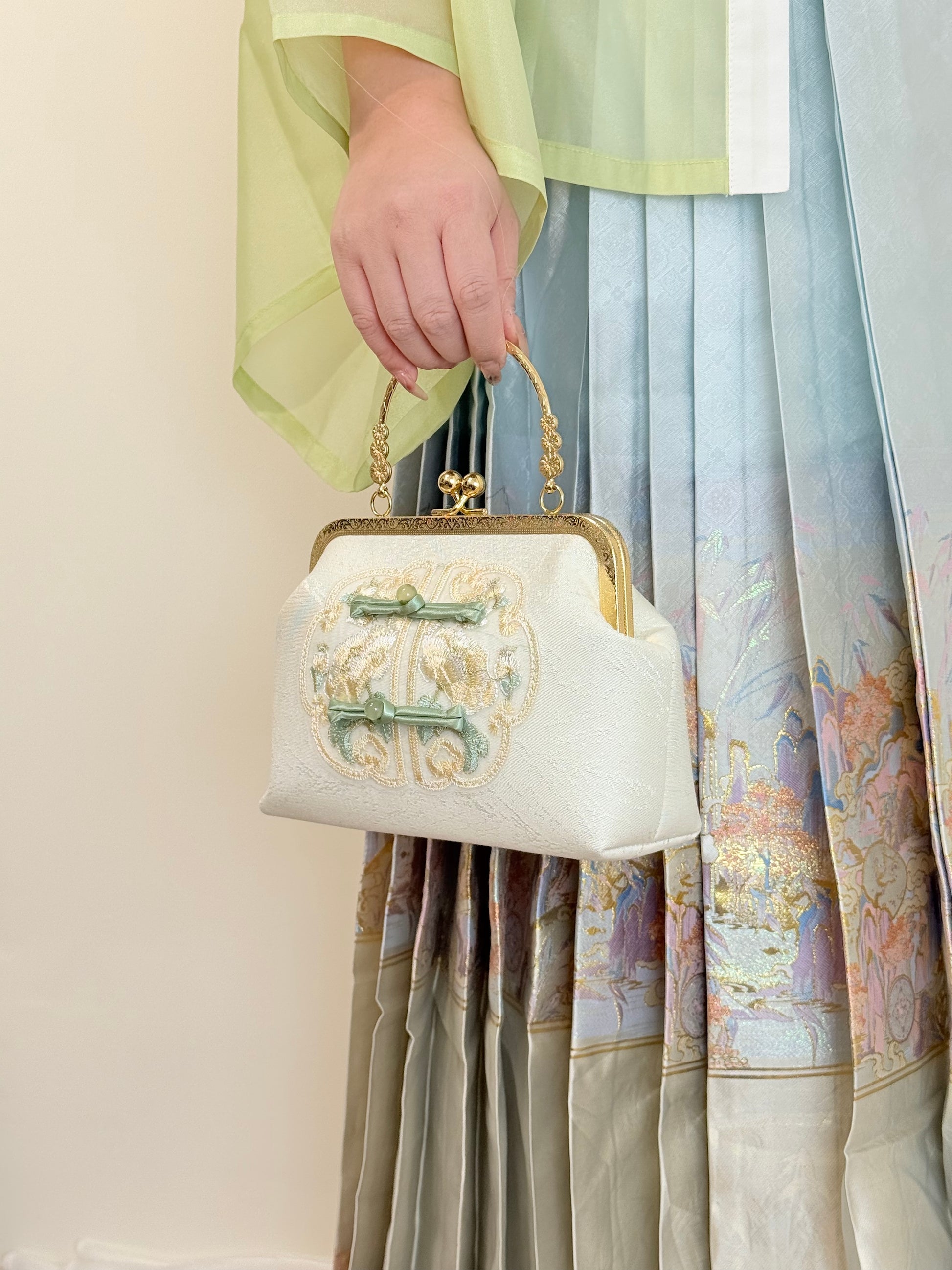 Jade Orchid Embroidery Clasp Handbag